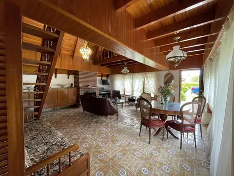 Casa 4 ambientes con 2 baños