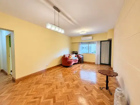 HERMOSO DEPARTAMENTO DE 4 AMBIENTES CON BALCÓN Y COCHERA EN VENTA