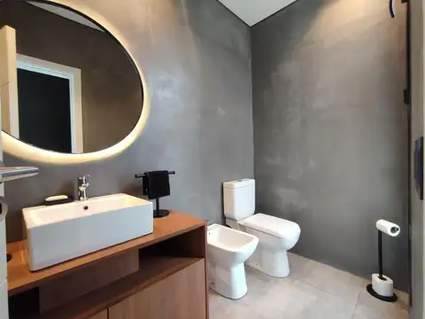Casa 5 ambientes con 4 baños