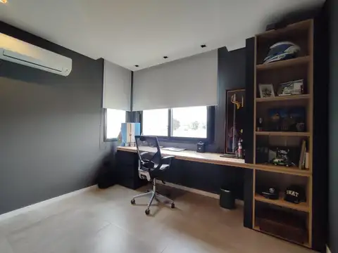 Casa en Venta con 4 cocheras