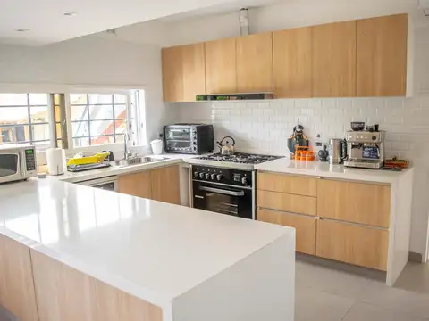 Casa en Venta con 8 cocheras