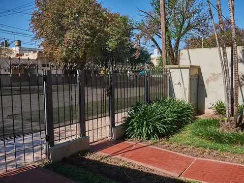 Casa 6 ambientes con 2 baños