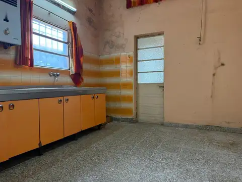 Casa 6 ambientes con 1 baño