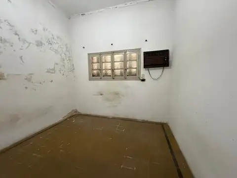 Se vende casa con gran terreno en Barrio Candioti