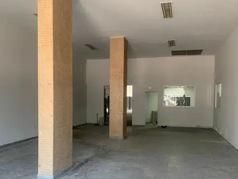 Galpón / Depósito 540 m² con Local sobre Av. Sáenz –  (Mix 4)