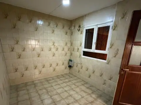 Casa 7 ambientes con 1 baño