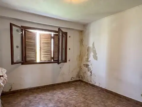 Casa 5 ambientes con 1 baño