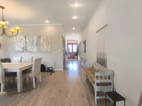 Casa en Venta con 4 cocheras