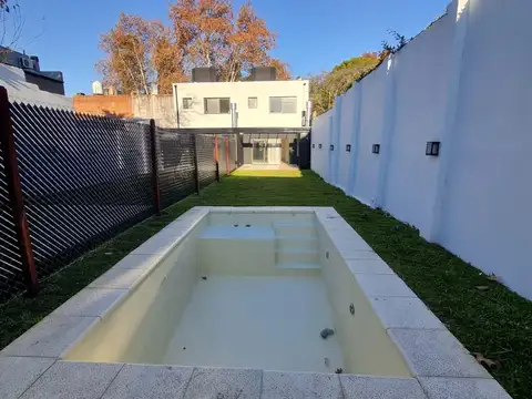 Casa 4 ambientes con 2 baños