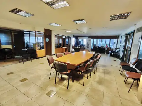Oficina 5 ambientes con 3 baños