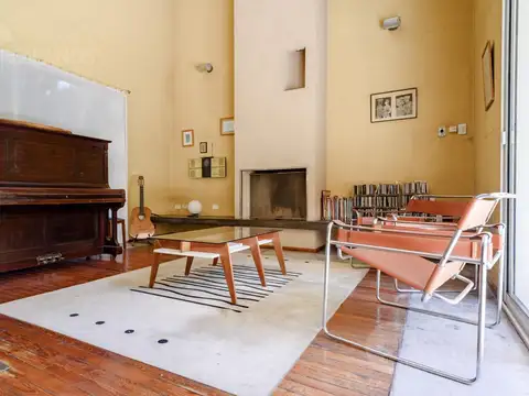 Casa 8 ambientes con 4 baños
