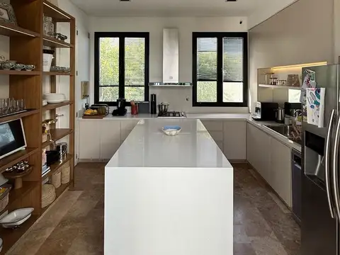 Casa en alquiler al lago en una planta barrio Muelles Puertos