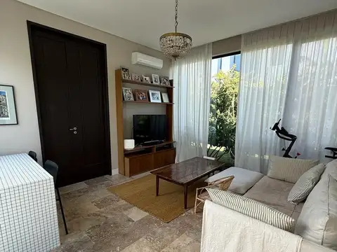 Casa en Alquiler con 1 cochera