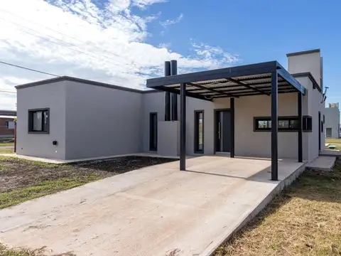 ALQUILER  CASA EN ROLDÁN CON PILETA