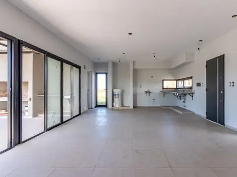 Casa en Alquiler con 2 cocheras