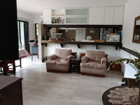 Casa en Alquiler Temporal con 2 cocheras