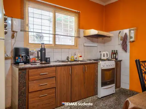 Casa 4 ambientes con 2 baños