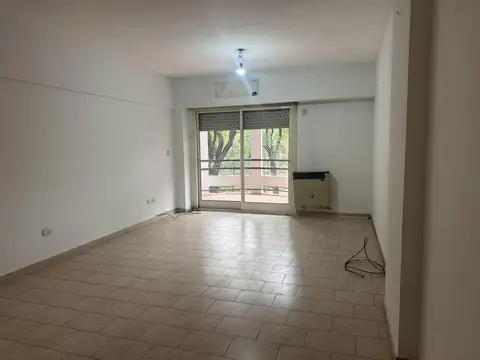 Departamento de 3 ambientes c/cochera en Flores