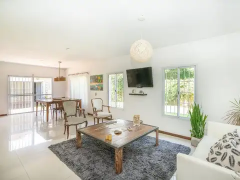 VENTA CASA 6 AMB CON JARDIN Y QUINCHO - EL TALAR