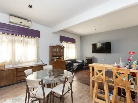 Casa 5 ambientes con 3 baños