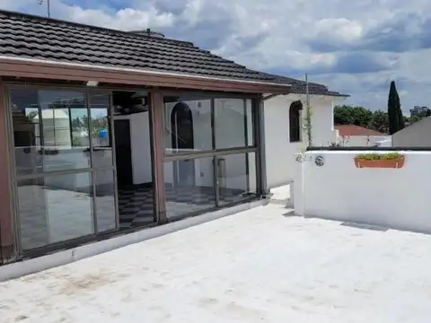 PH en venta - 4 Dormitorios 3 Baños - Morón