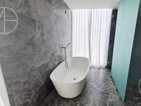 Casa en Alquiler Temporal con 2 cocheras