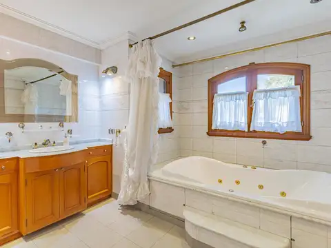 Casa en Venta al Oeste