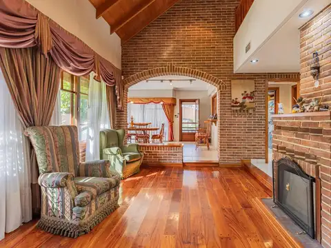 Casa en Venta con 2 cocheras