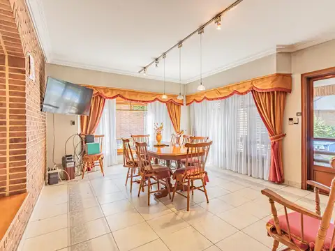 Casa 5 ambientes con 3 baños