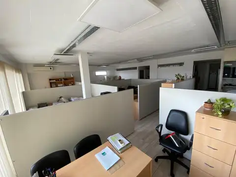 Oficina 3 ambientes con 2 baños