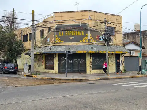 Venta Local /centro logístico /depósito Olivos