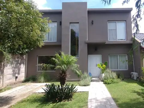 VENTA CASA 5 AMBIENTES BARRIO SEG. 24 HORAS FRANCISCO ALVAREZ