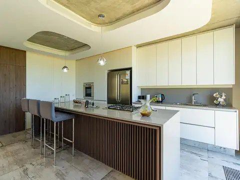 Casa en Venta con 3 cocheras