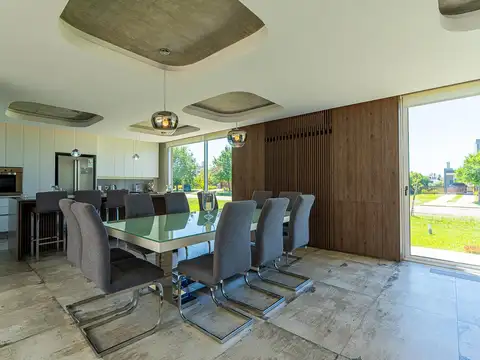 Casa 7 ambientes con 4 baños