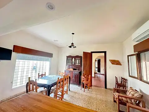 Casa 6 ambientes con 4 baños