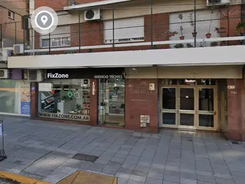 HERMOSO LOCAL CON VIDRIERA Y SOTANO GRANDE