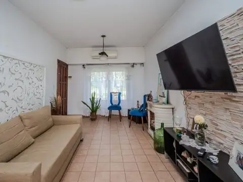 Casa 4 ambientes con 1 baño