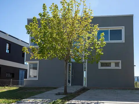 Casa en Venta, 5 Ambientes, en Barrio Araucarias, Puertos del Lago, Escobar, GBA Norte