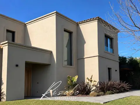 Casa en Venta en Countries y Barrios Cerrados en Pilar, USD 800.000
