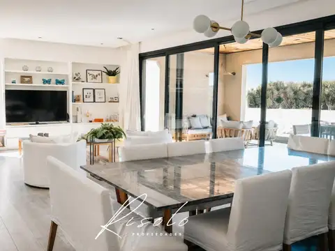 Exclusiva Casa de diseño sobre lote central en Ayres Plaza