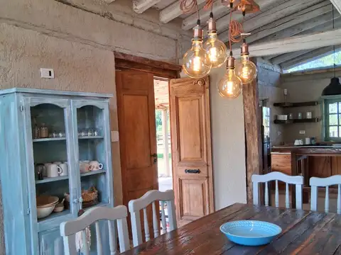 Casa 4 ambientes con 2 baños