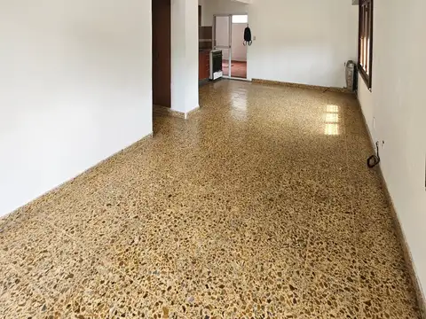 Casa en Alquiler en Bernal, $ 950.000