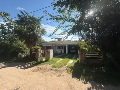 Hermosa casa en Villa Luján de 3 habitaciones! 2 baños.