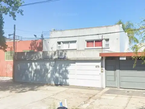 Dúplex de dos dormitorios con cochera.-