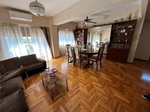 Departamento 4 ambientes con 2 baños