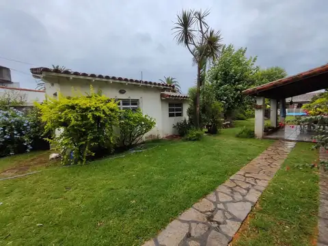 Venta Casa 4 amb. Gran Terreno.  APTO CRÉDITO.