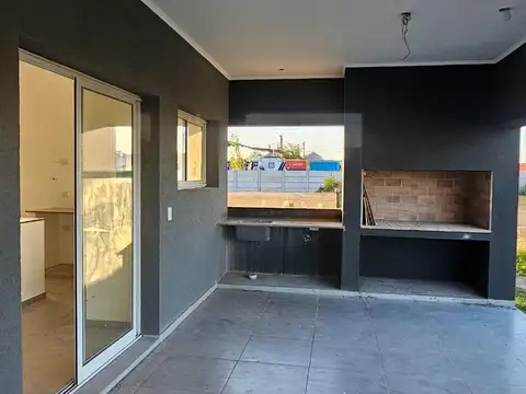 Casa 3 ambientes con 2 baños