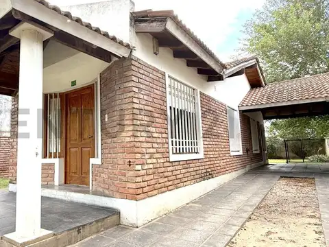 Casa 2 dormitorios. Excelente estado. Patio con asador. Excelente zona. Venado Tuerto.