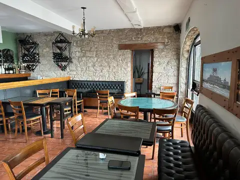 Excelente local en venta frente al mar