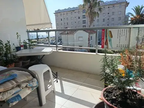 Apartamento en venta c/ cochera en Piriápolis